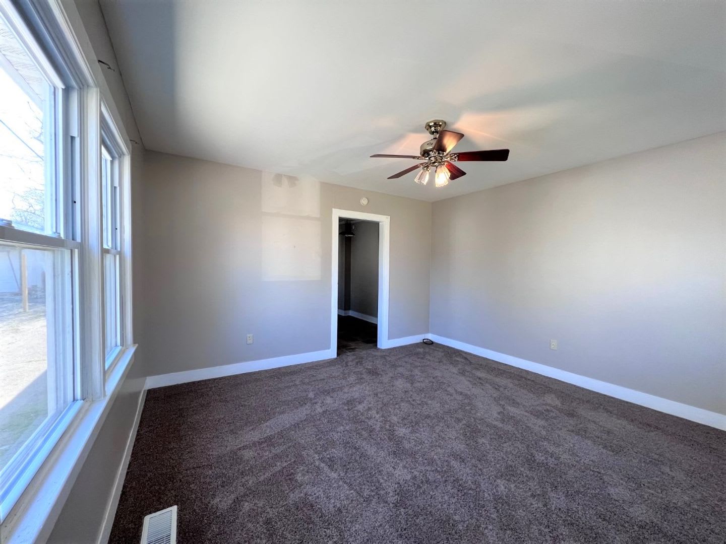Convenient Duplex Located in Union City! – photo 3