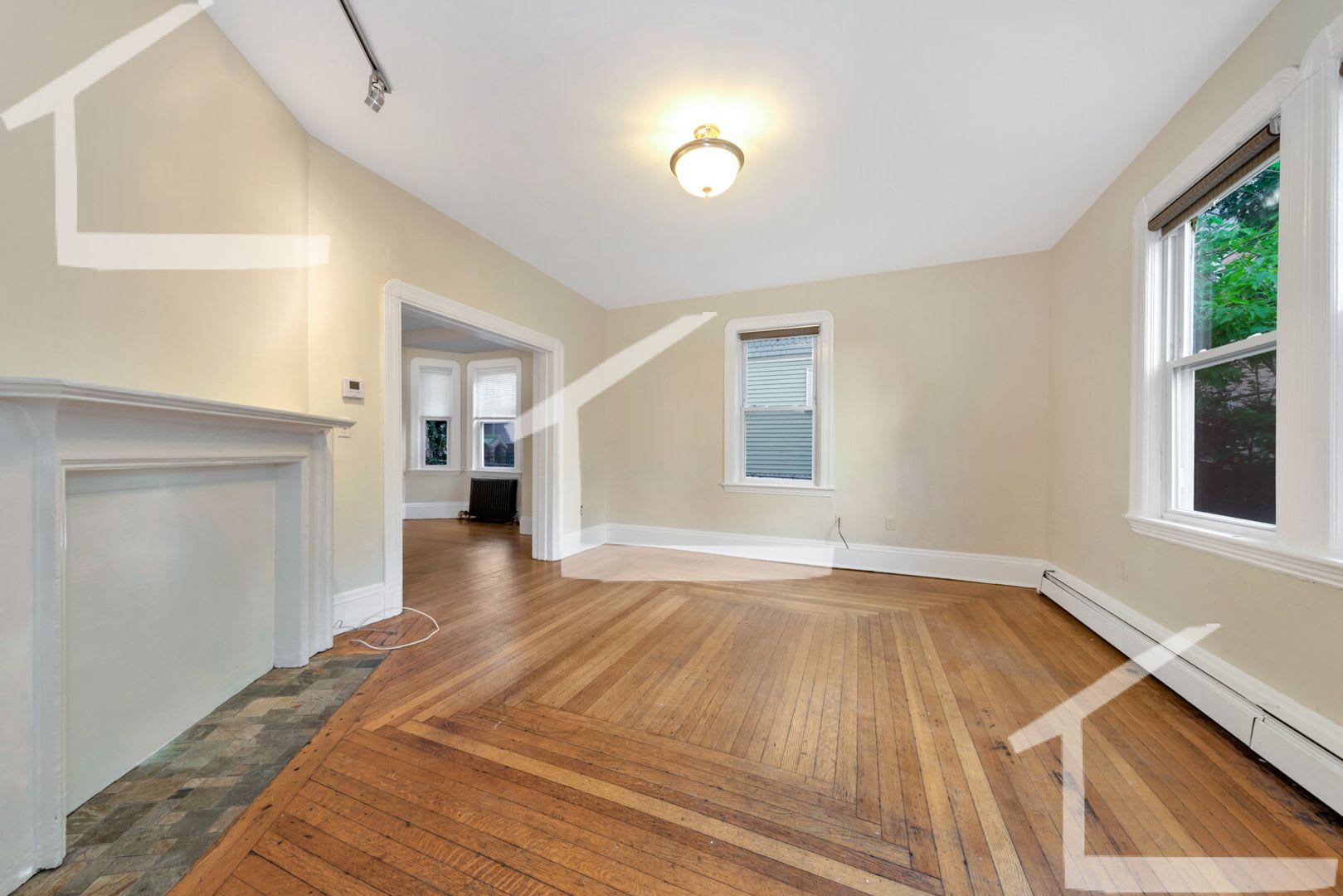 Charming 5 Bedroom No Broker Fee – photo 1