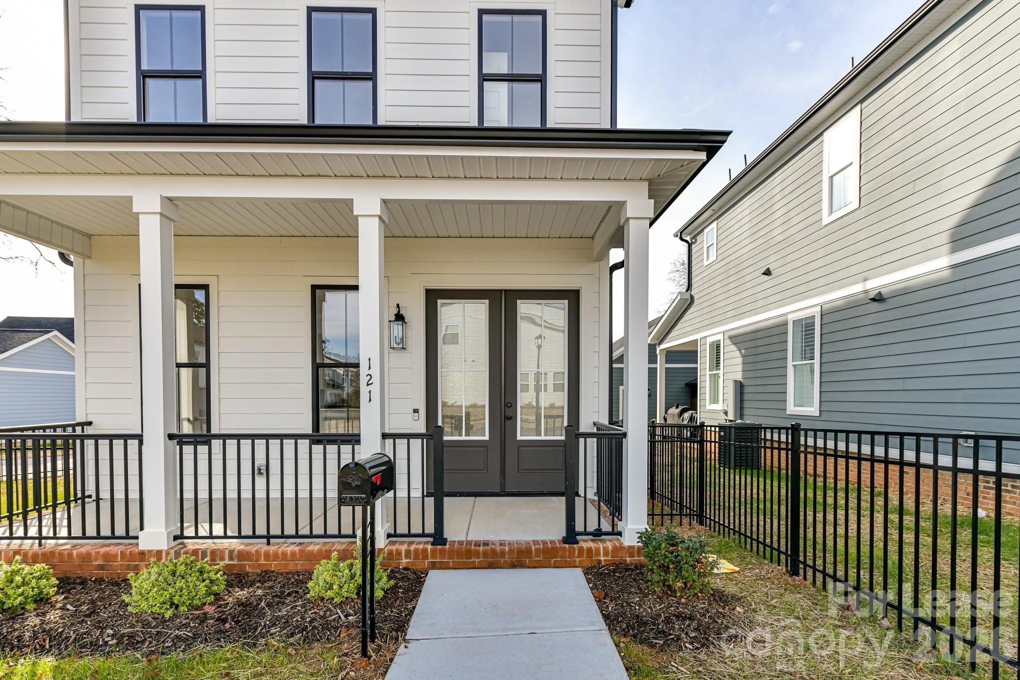 121 W F Street – photo 5
