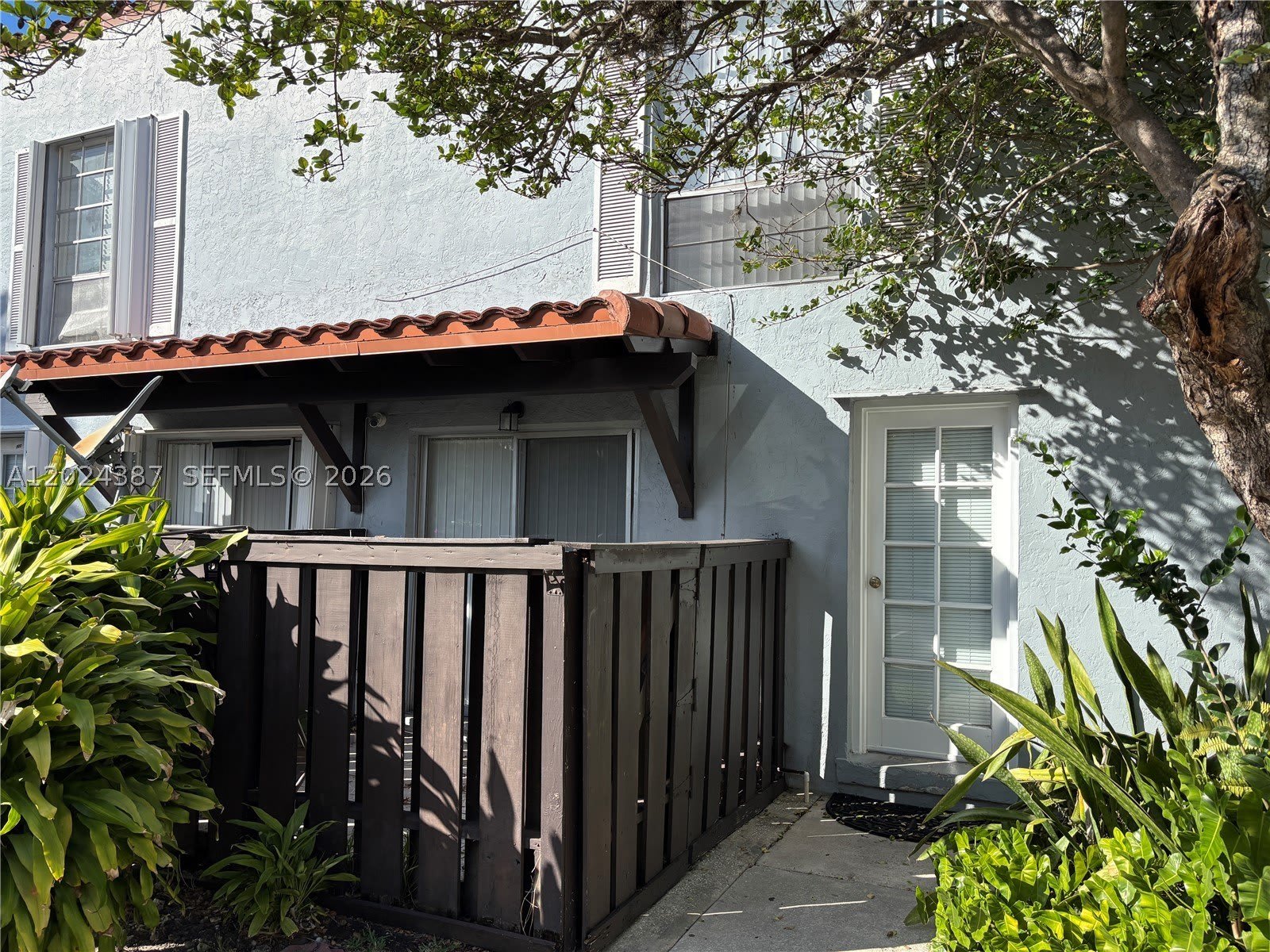 10806 N Kendall Dr – photo 2