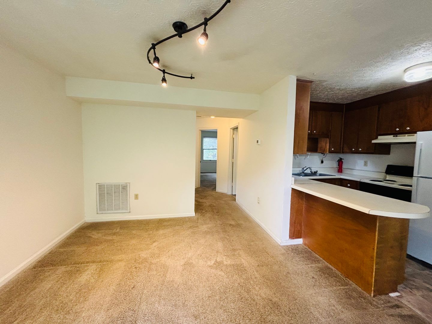 4 Bedroom 2 Bath Townhouse – photo 3