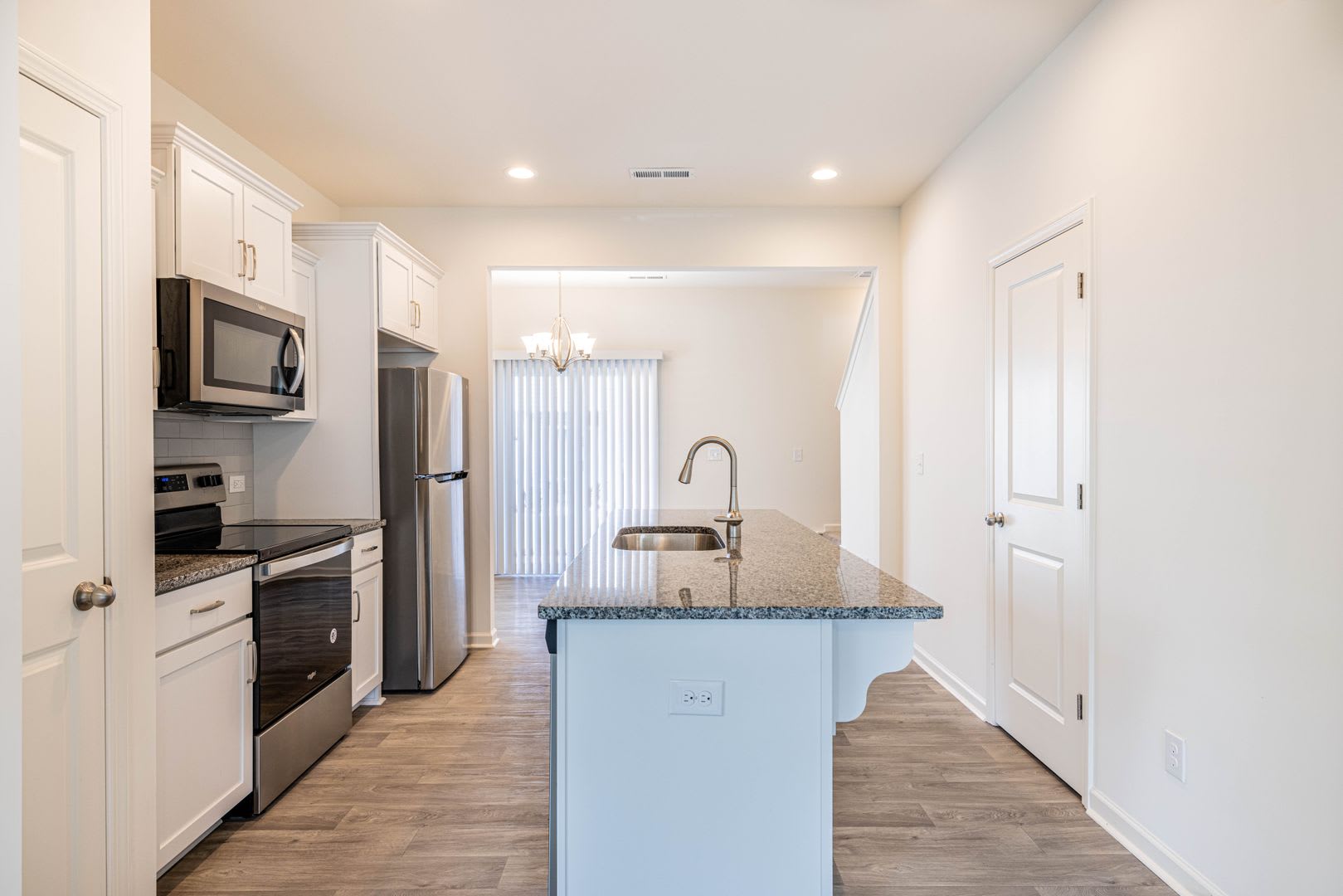 BEAUTIFUL 2 Bedroom Townhome in MIDLAND AVAILABLE AUGUST 2026 – photo 3