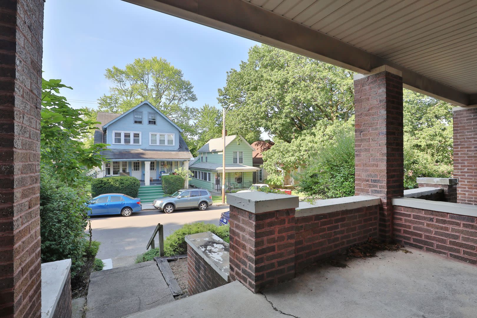 4 Bedroom North Campus Newly Remodeled House with 2 Decks and Patio – photo 3