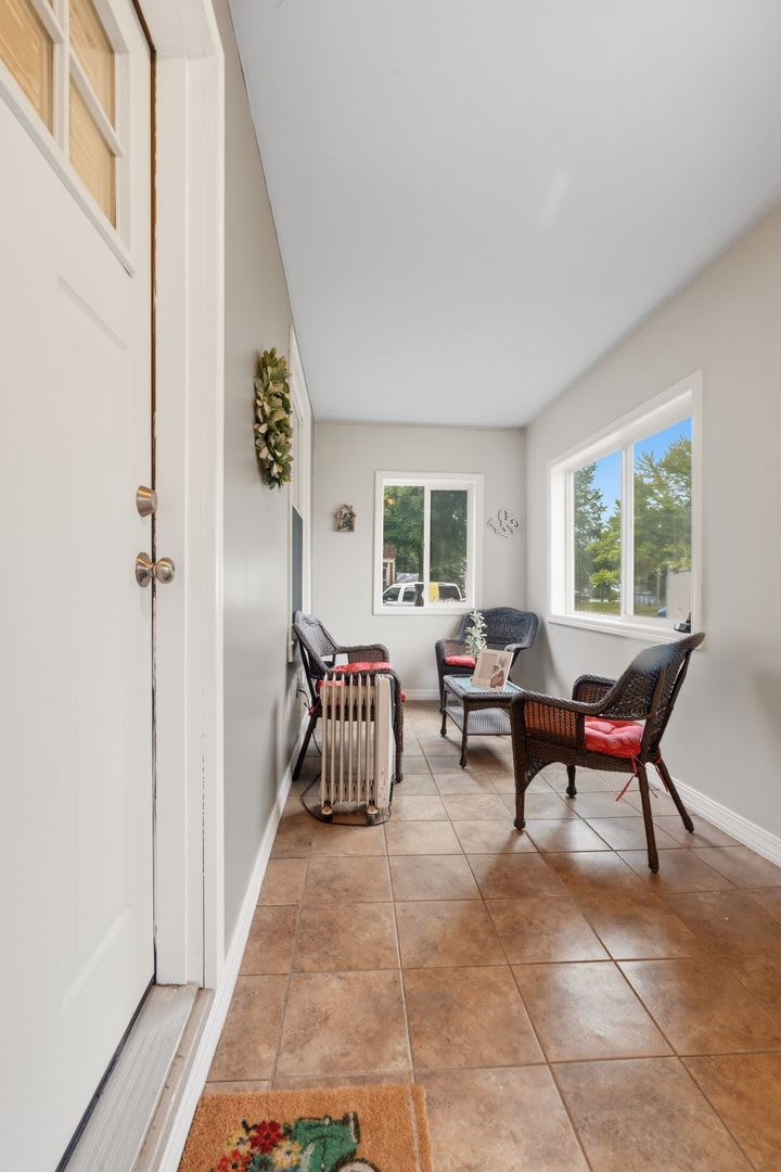 42-44 Glen St – photo 2