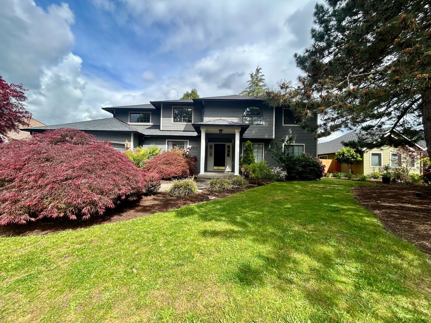 Welcome to this spacious 4-bedroom, 2.5-bathroom home located in Vancouver, WA! – photo 1