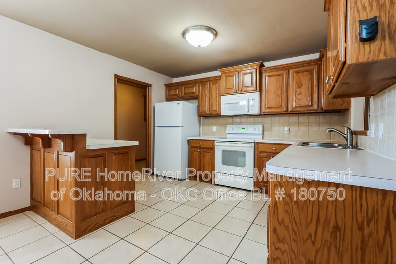 11101 SW 6th St – photo 5