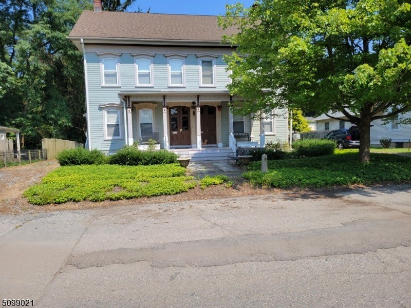 131 4Th St – photo 1