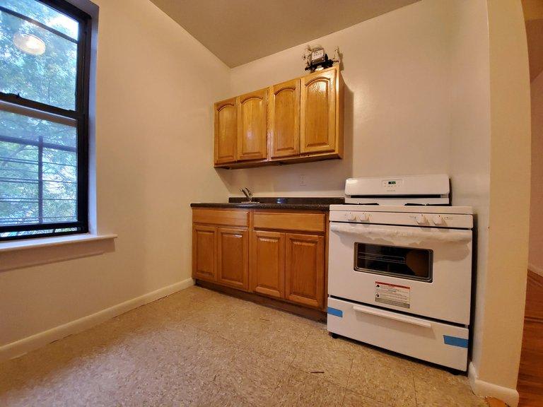 608 West 190Th Street – photo 1