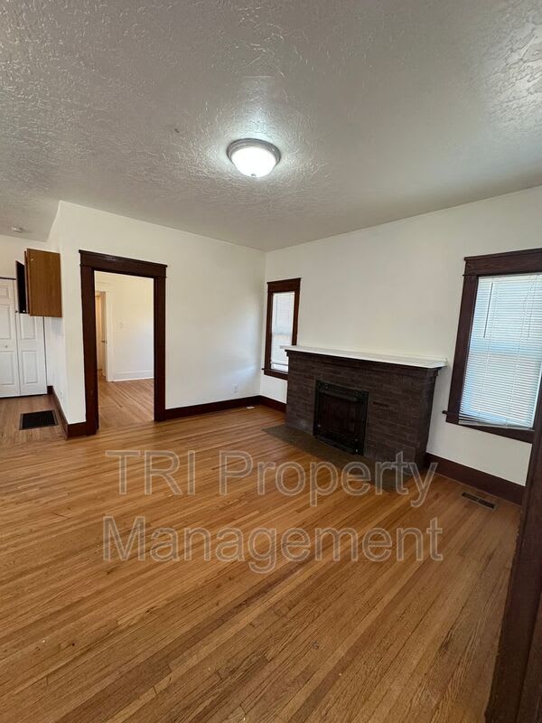 2037 8th Ave – photo 4