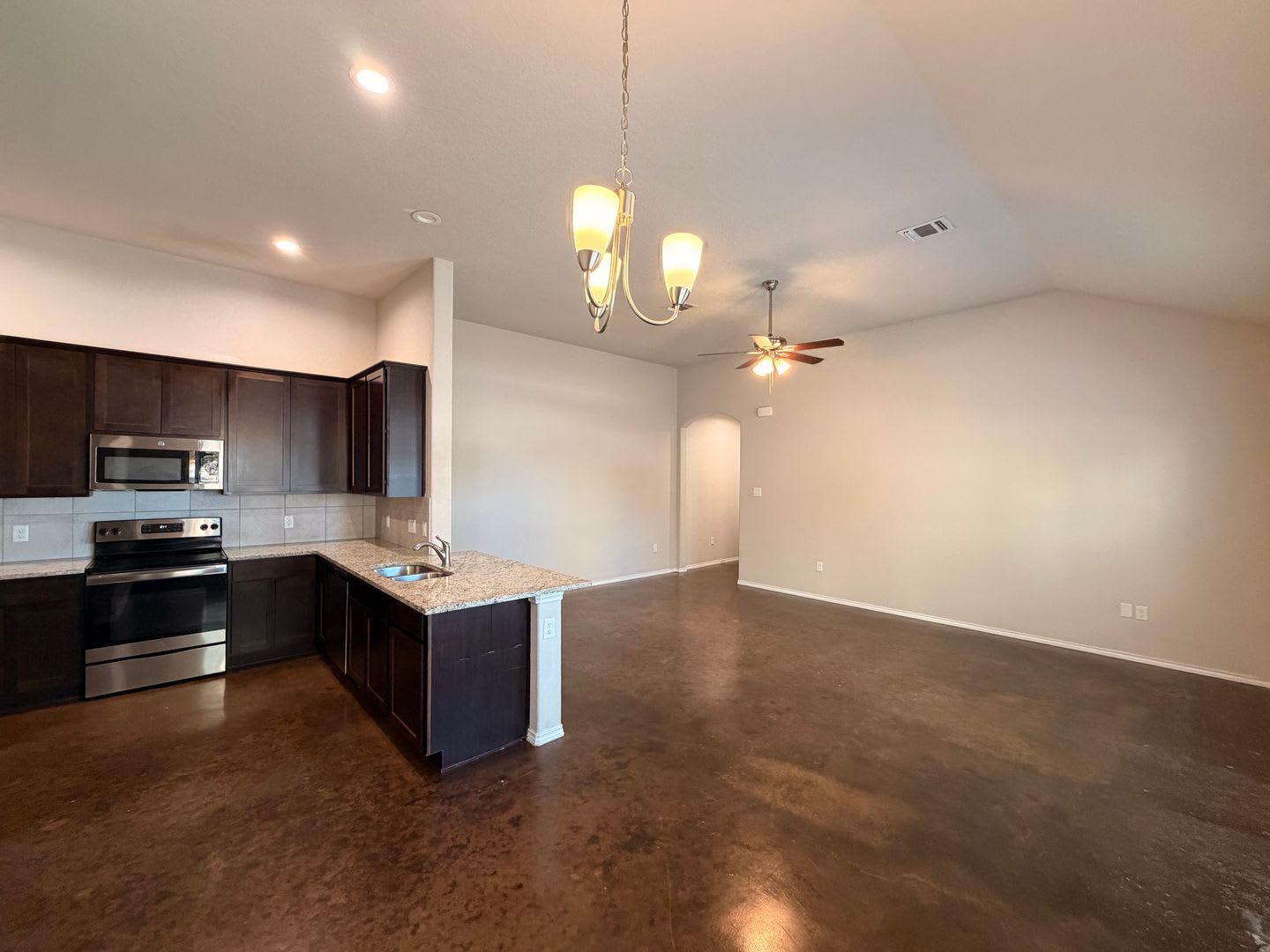 Luxury 3/2 Duplex in Seguin, Texas – photo 4