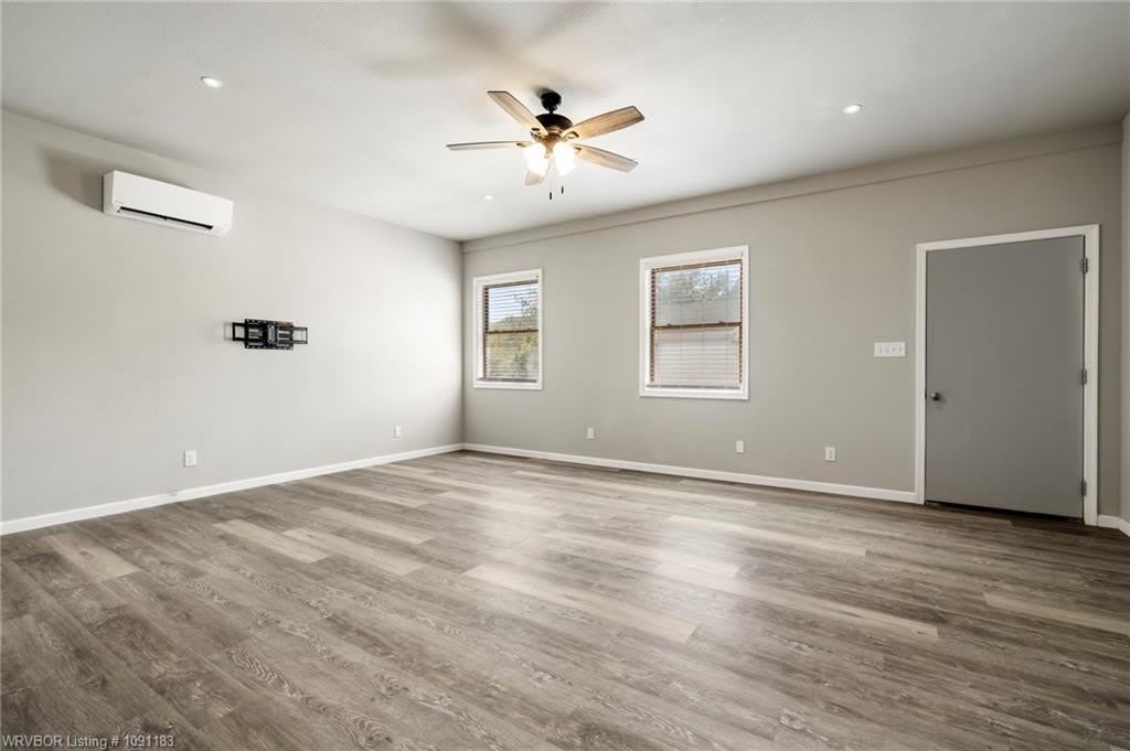 7421 Terry ST – photo 4