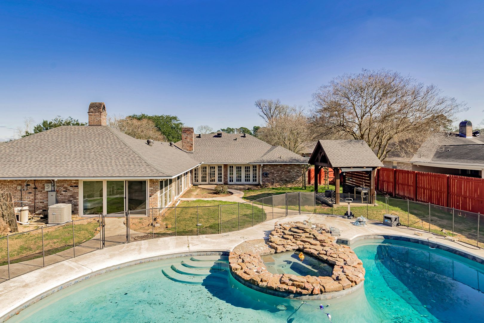 Resort-Style 4 Bedroom Home with Pool & Outdoor Pavilion in Pine Park – photo 4