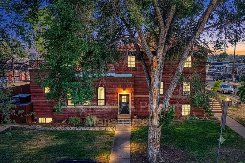 1301 W Dakota Ave – photo 3