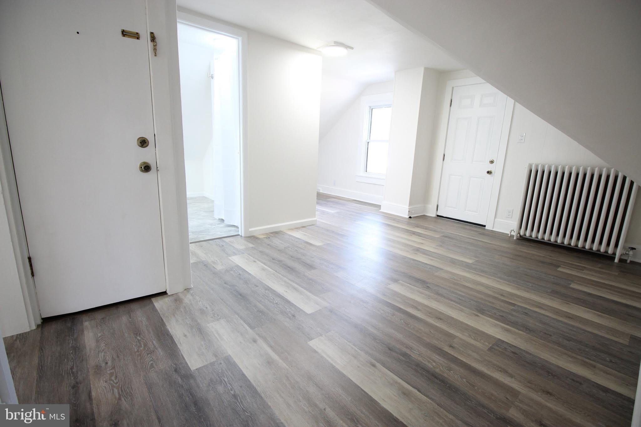 201 E DELAWARE Avenue – photo 4