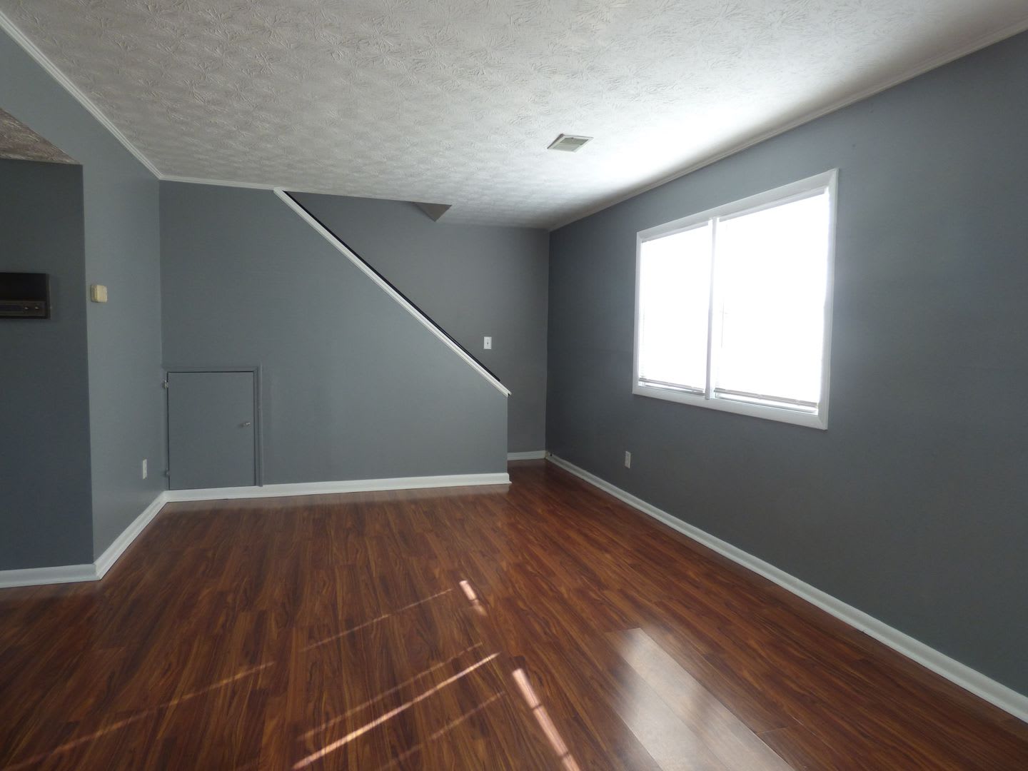 COMING SOON! Beautiful All Electric Townhome! Converted Garage, W/D, Small Pets Ok! – photo 3