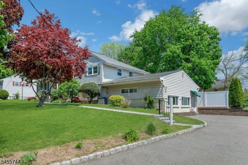 15 Maxine Dr – photo 2