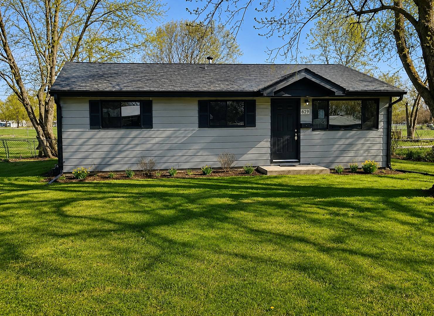For Lease – photo 1