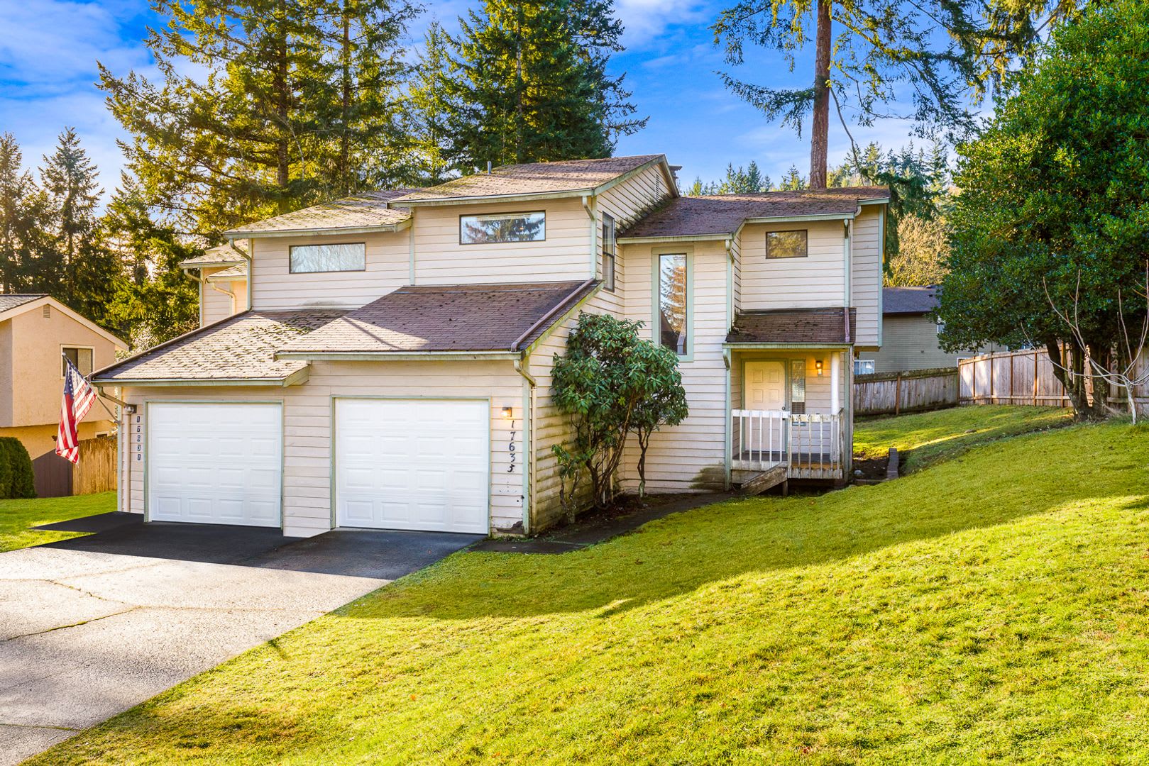 3 Bedroom 1.5 Bathroom Duplex with attached garage – photo 1