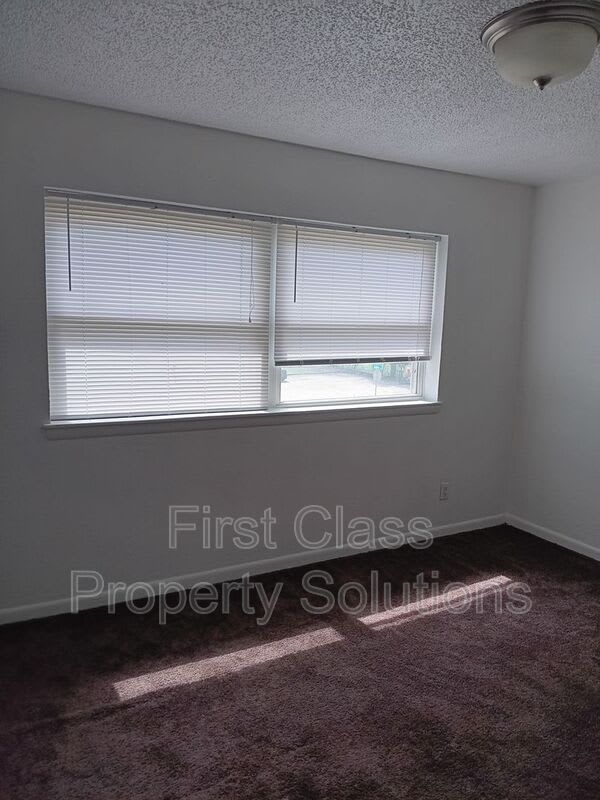 1731 NW 32nd St – photo 5