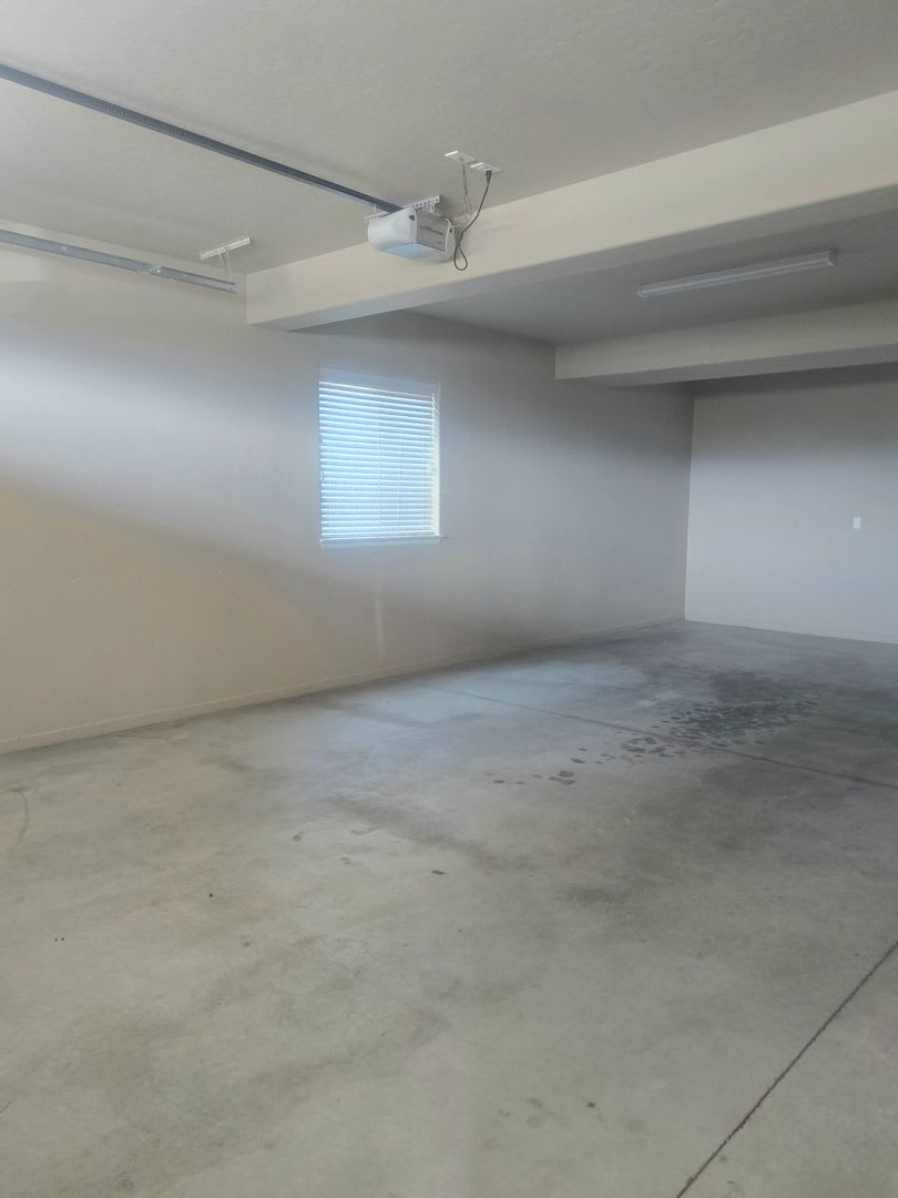 Updated townhouse available now! – photo 2