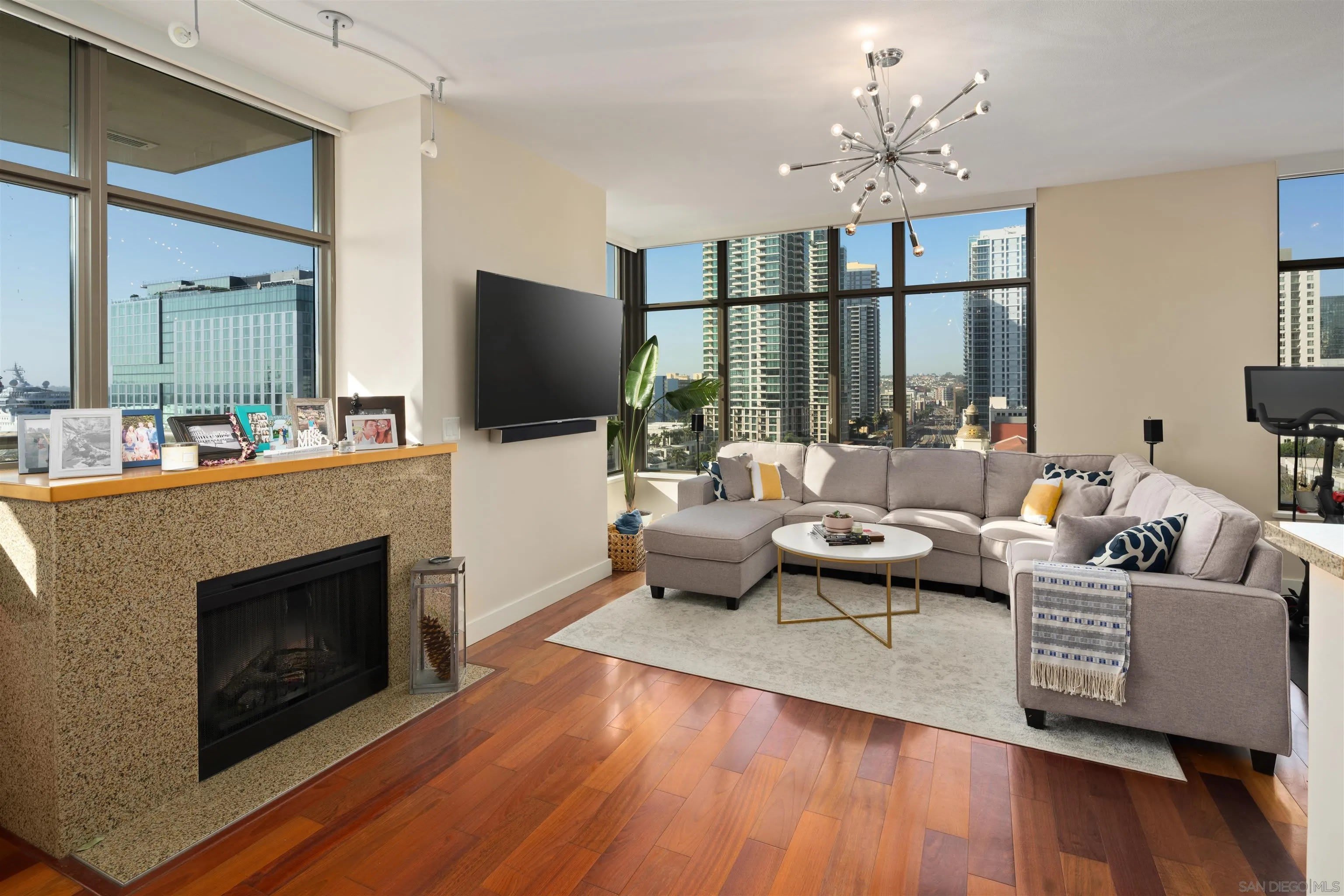 700 W E St – photo 1