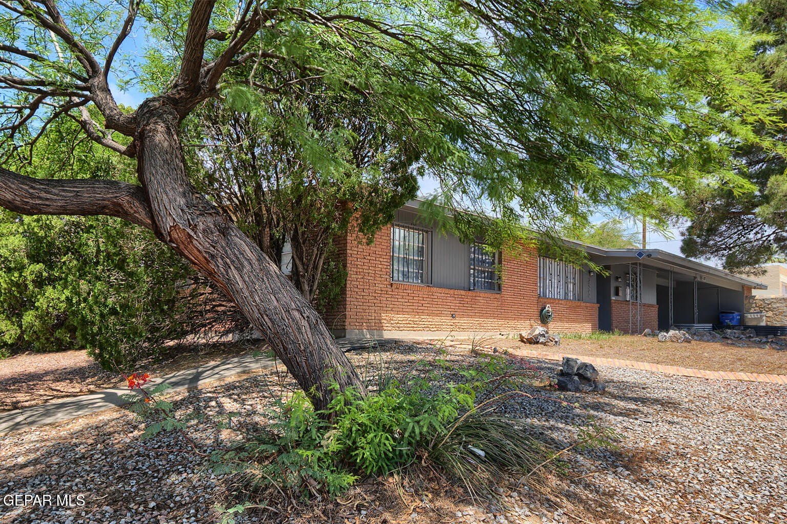 2927 HARRISON Avenue – photo 3