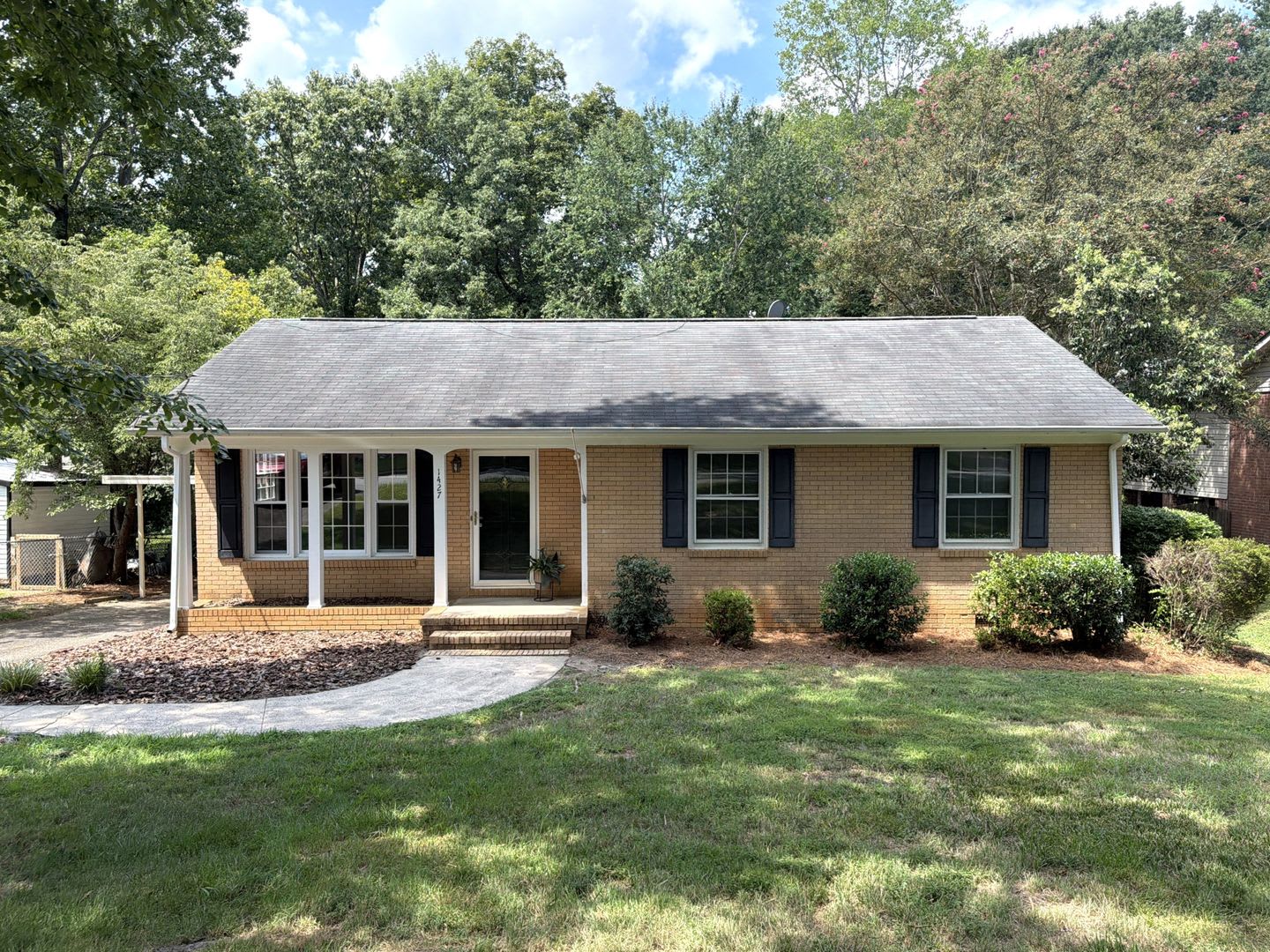 Charming Brick Ranch Home In Cambridge Park Community – photo 1