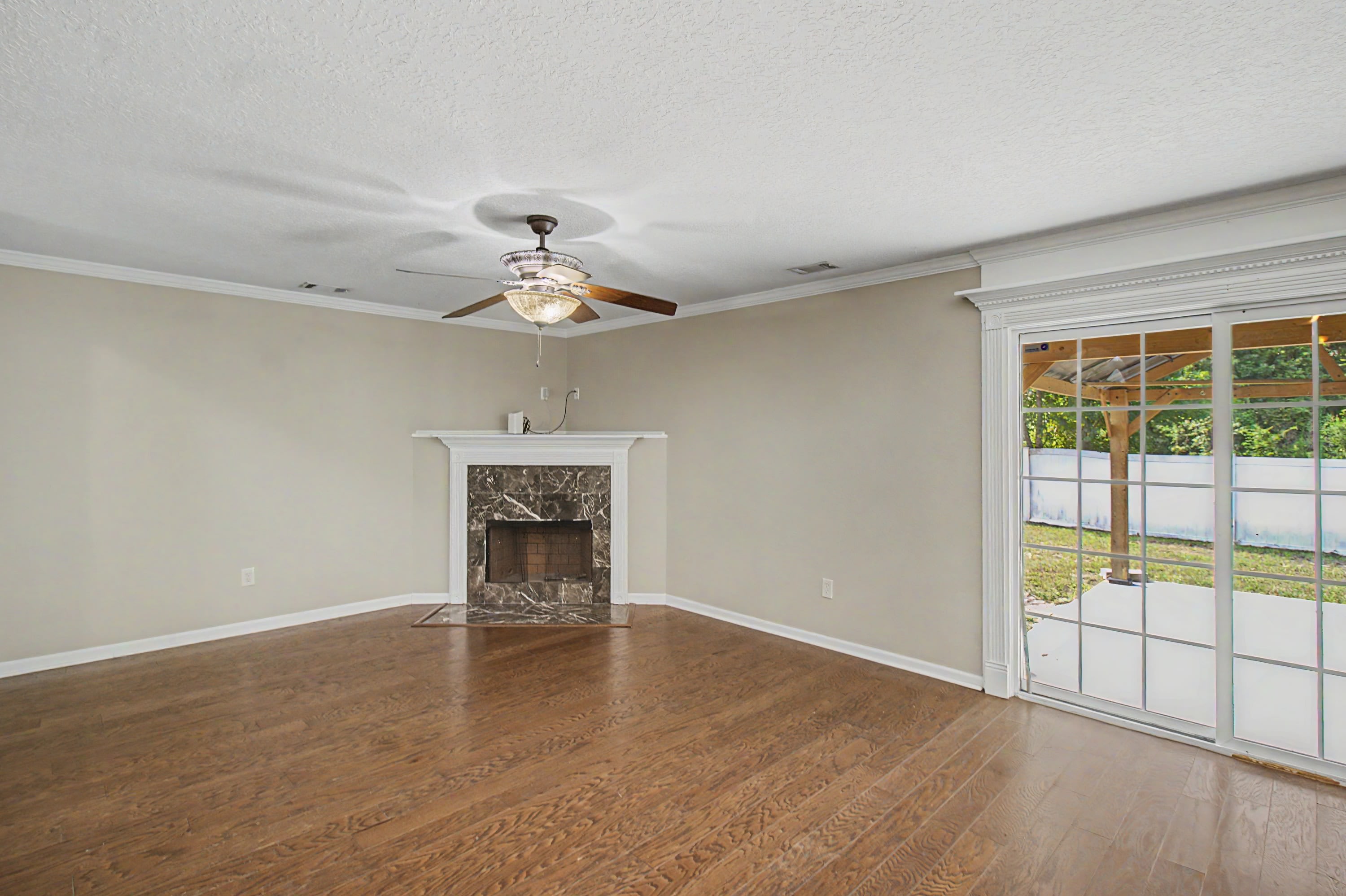 401 E. Banks Street – photo 2