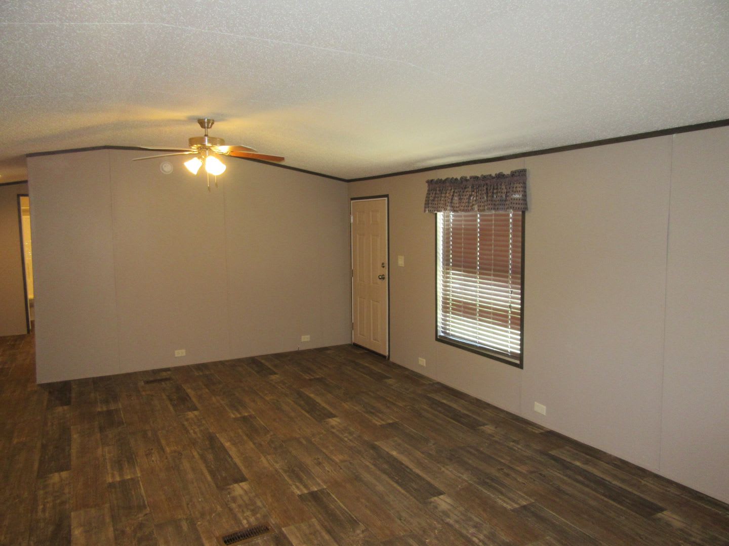 4905 Alameda St. Lot 1 – photo 2