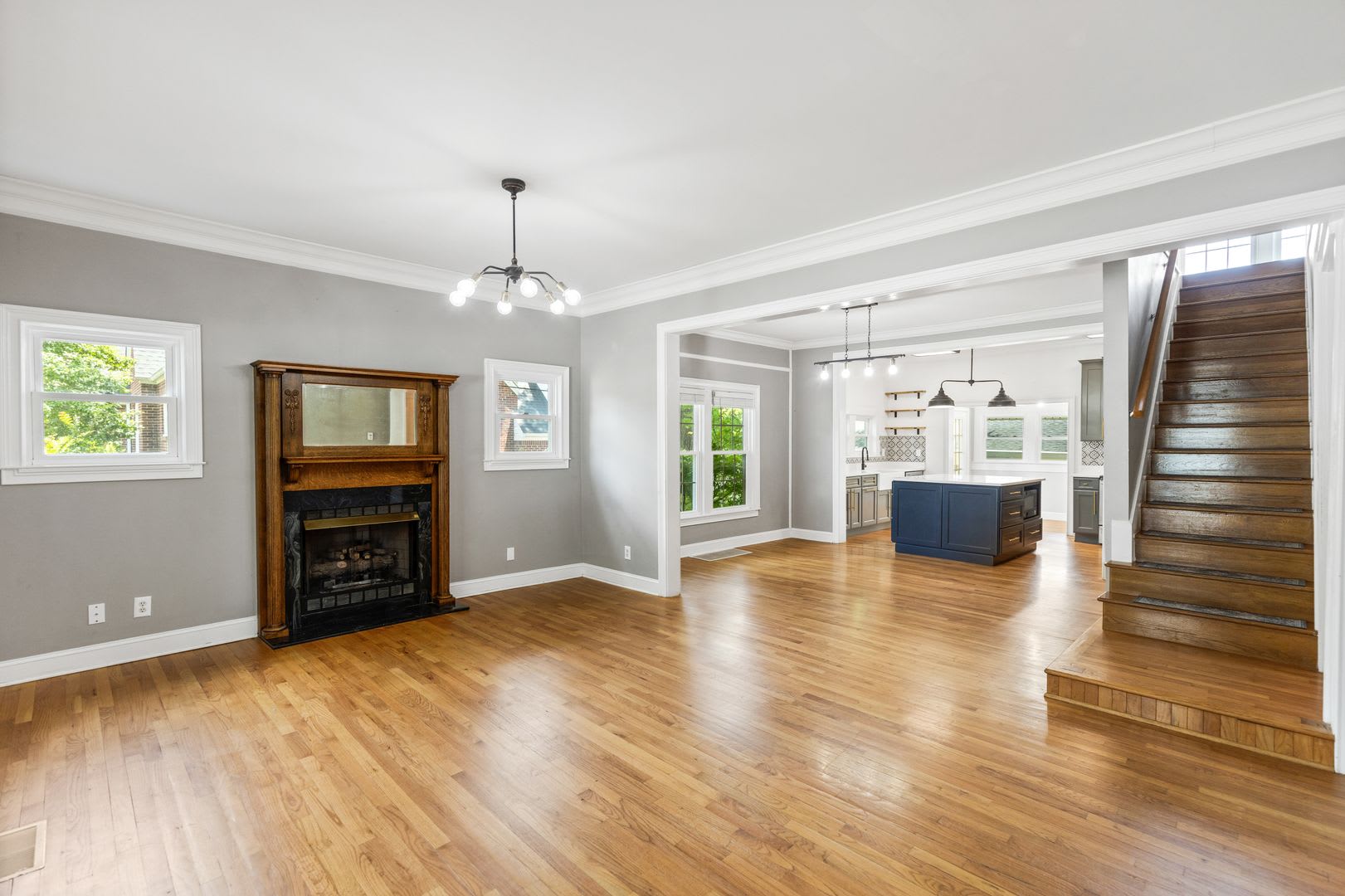 Historic Luxury Home Near Deer Park with Two-Car Garage – photo 5