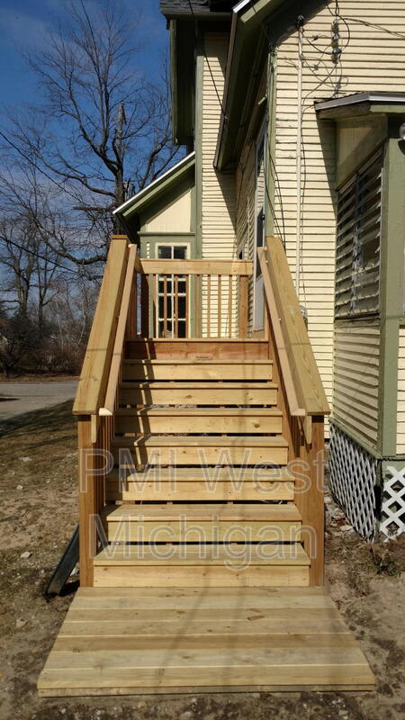 448 Thomas St SE – photo 2