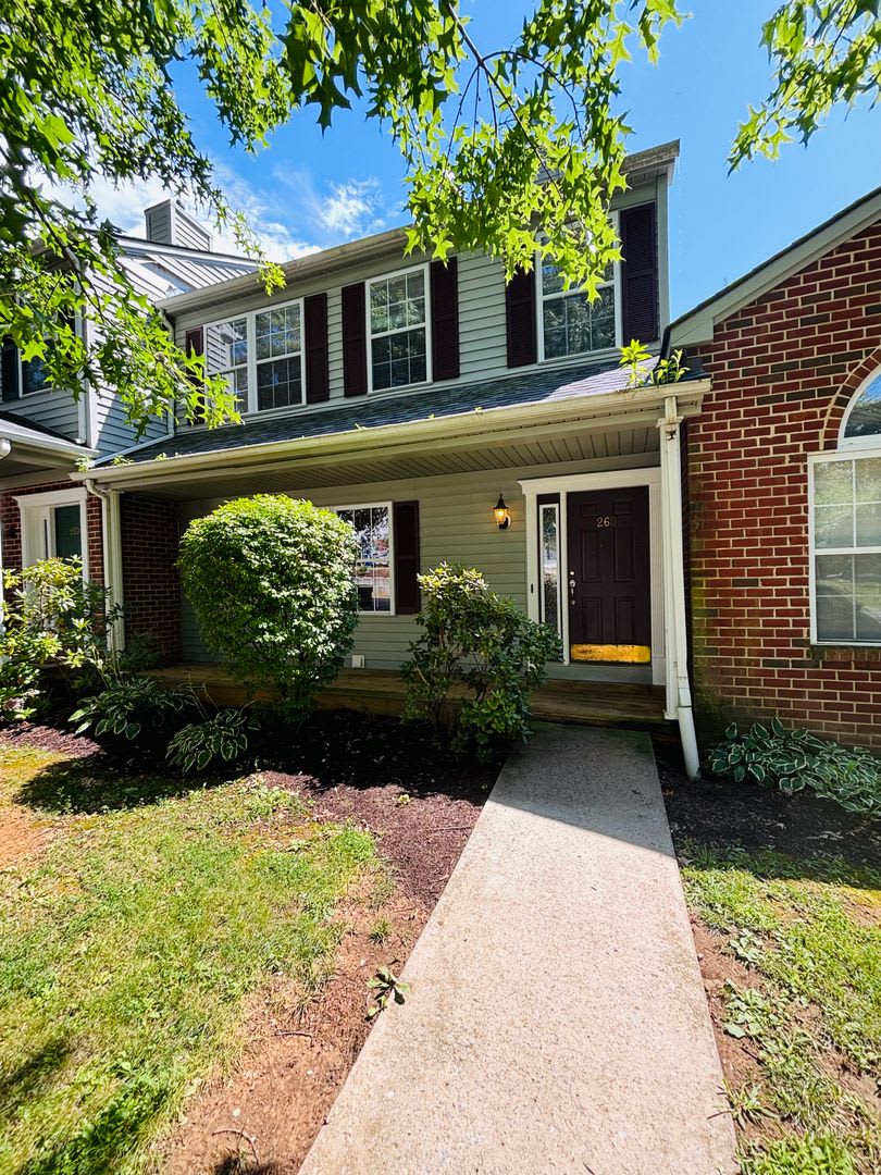 3 Bedroom 3.5 Half Bath Townhouse – photo 2