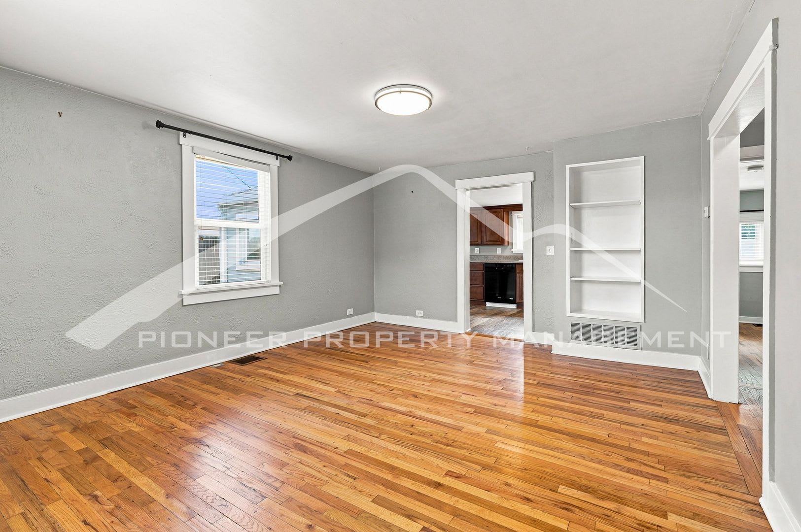 Lovely Single Family Home With Central AC and a Large Yard – photo 3