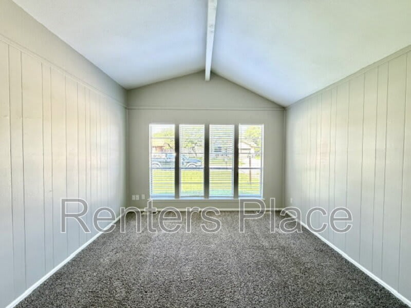 313 N Cedar St – photo 2