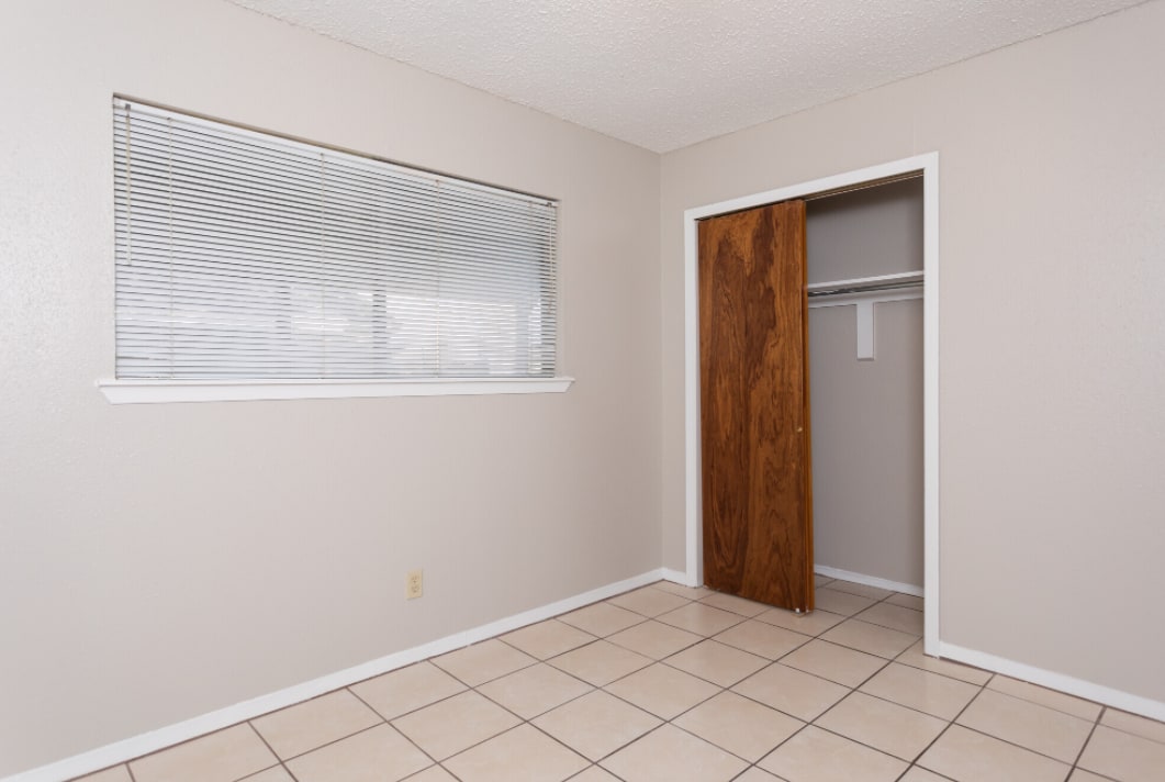 Towne East – photo 4