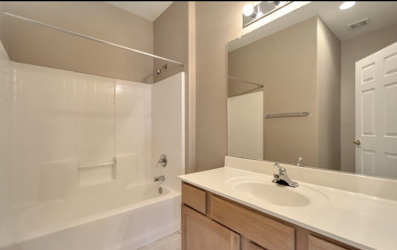 6770 N 47th Ave – photo 5