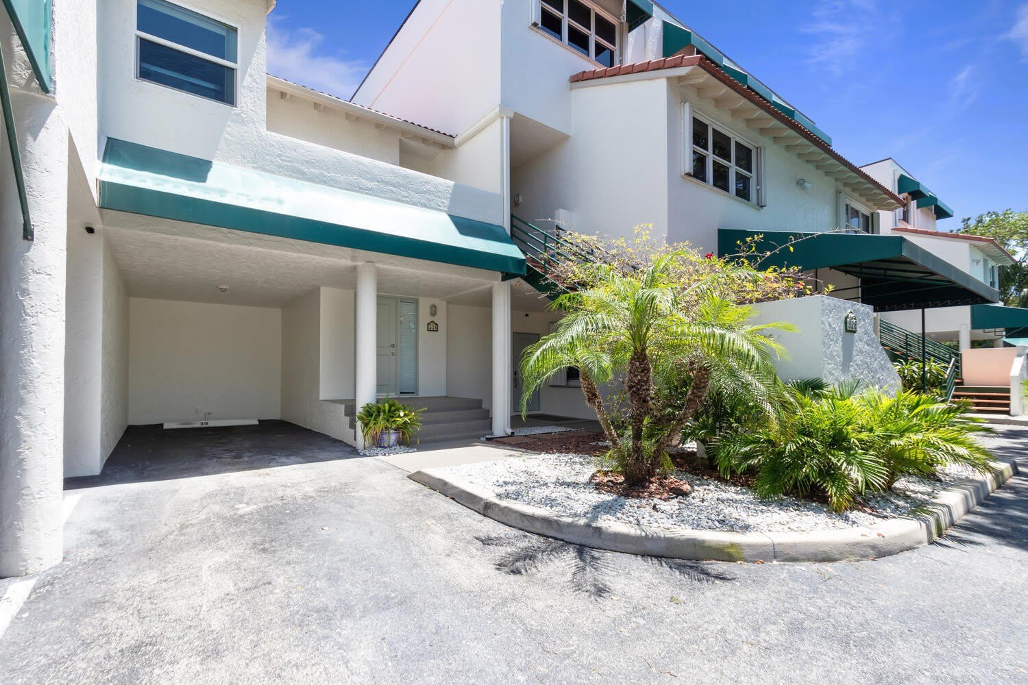 316 N Lake Drive – photo 2