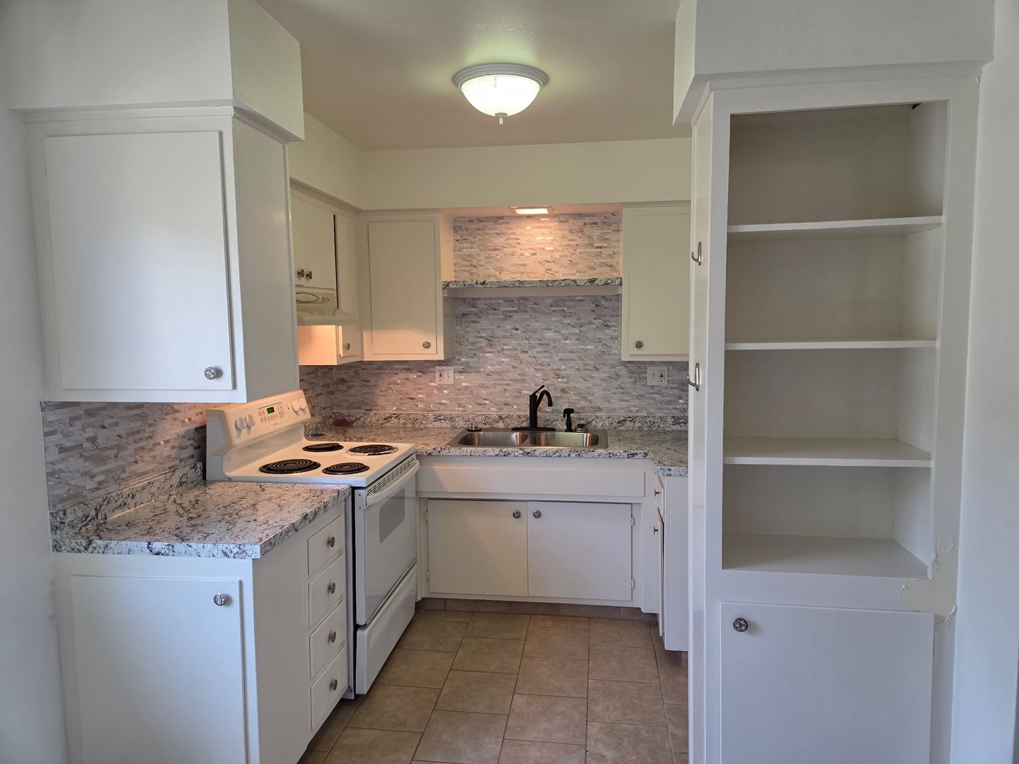 Available Now!- Cute 2 bedroom – photo 3
