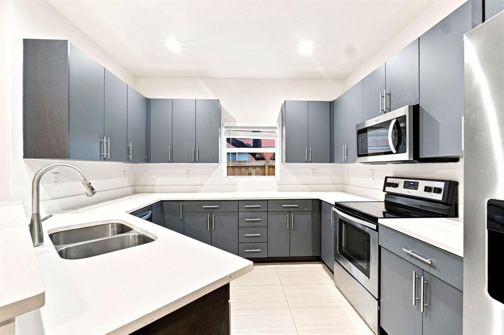 432 NE 16 Street – photo 2