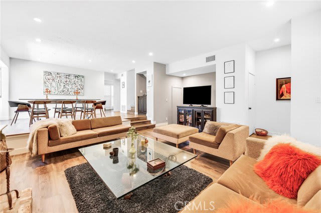 21900 Marylee Street – photo 2
