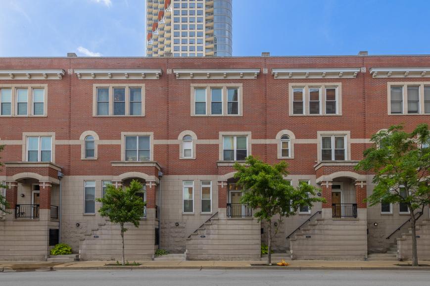 419 West Grand Ave. – photo 1