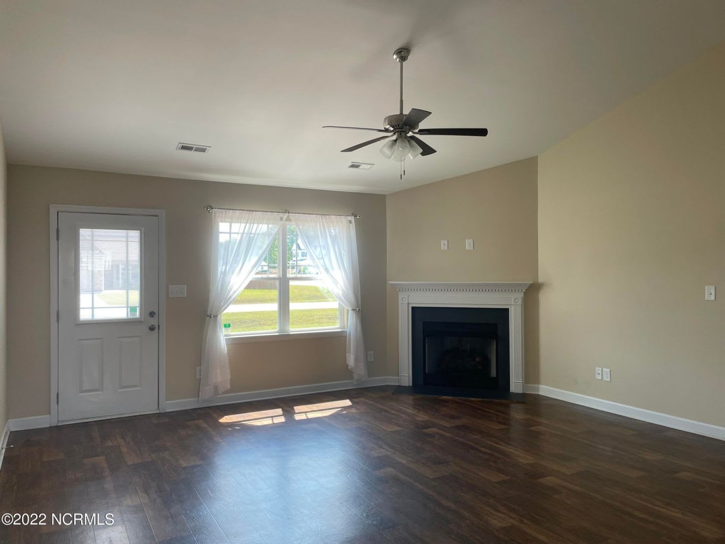 Welcome To Breakwater Drive – photo 2