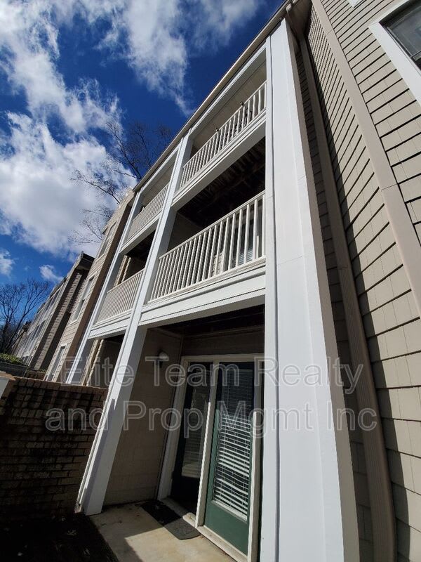230 S Cedar St – photo 2