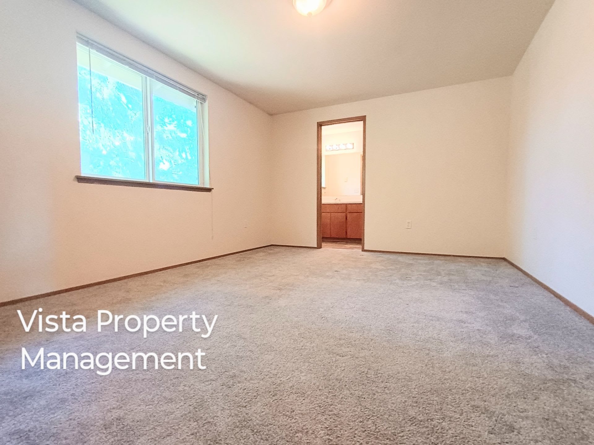 BIG 2 Bed / 2 Bath apartment, commute friendly Bonney Lake location! – photo 3
