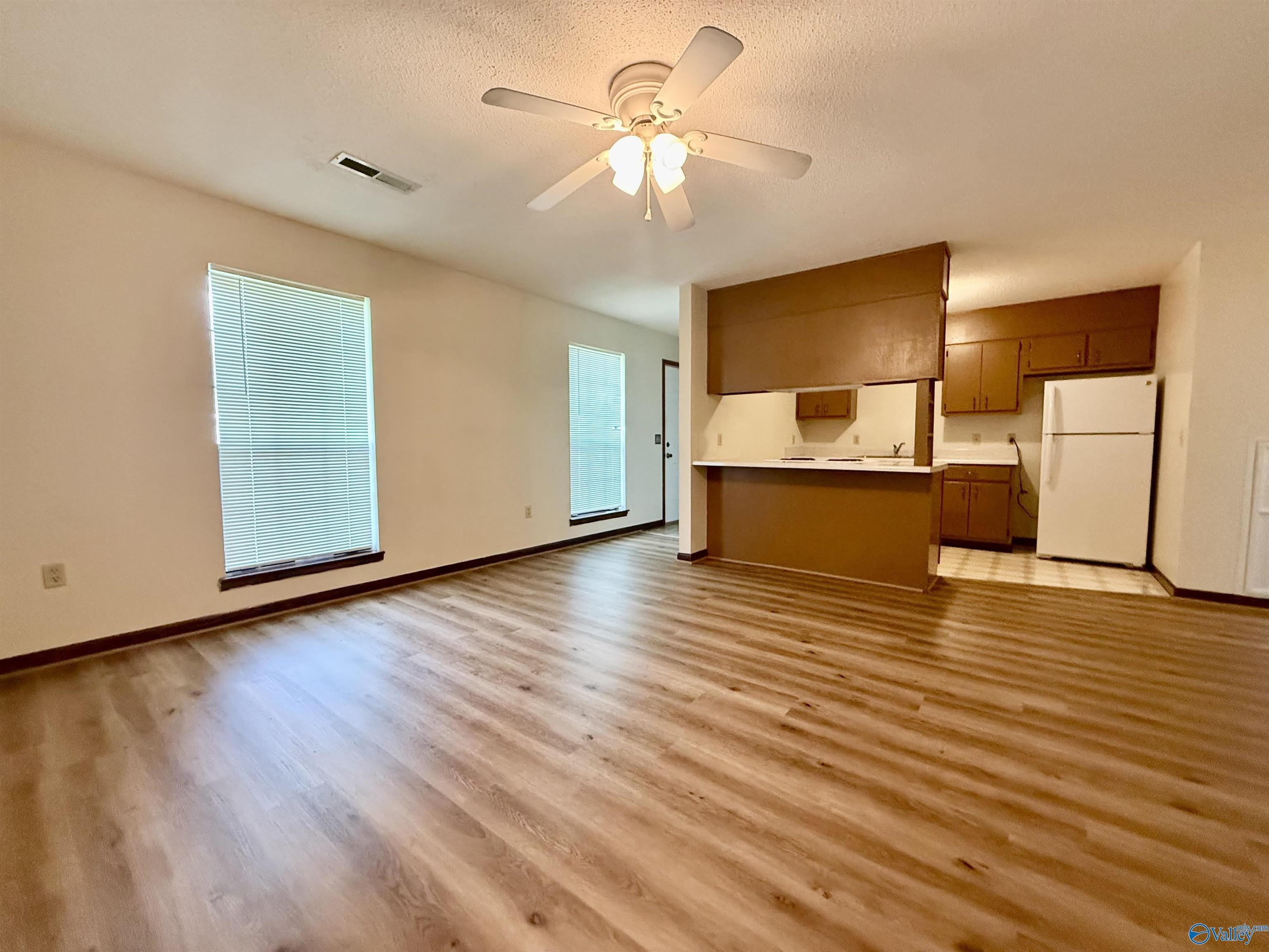 1103 NE Main Avenue NE – photo 4