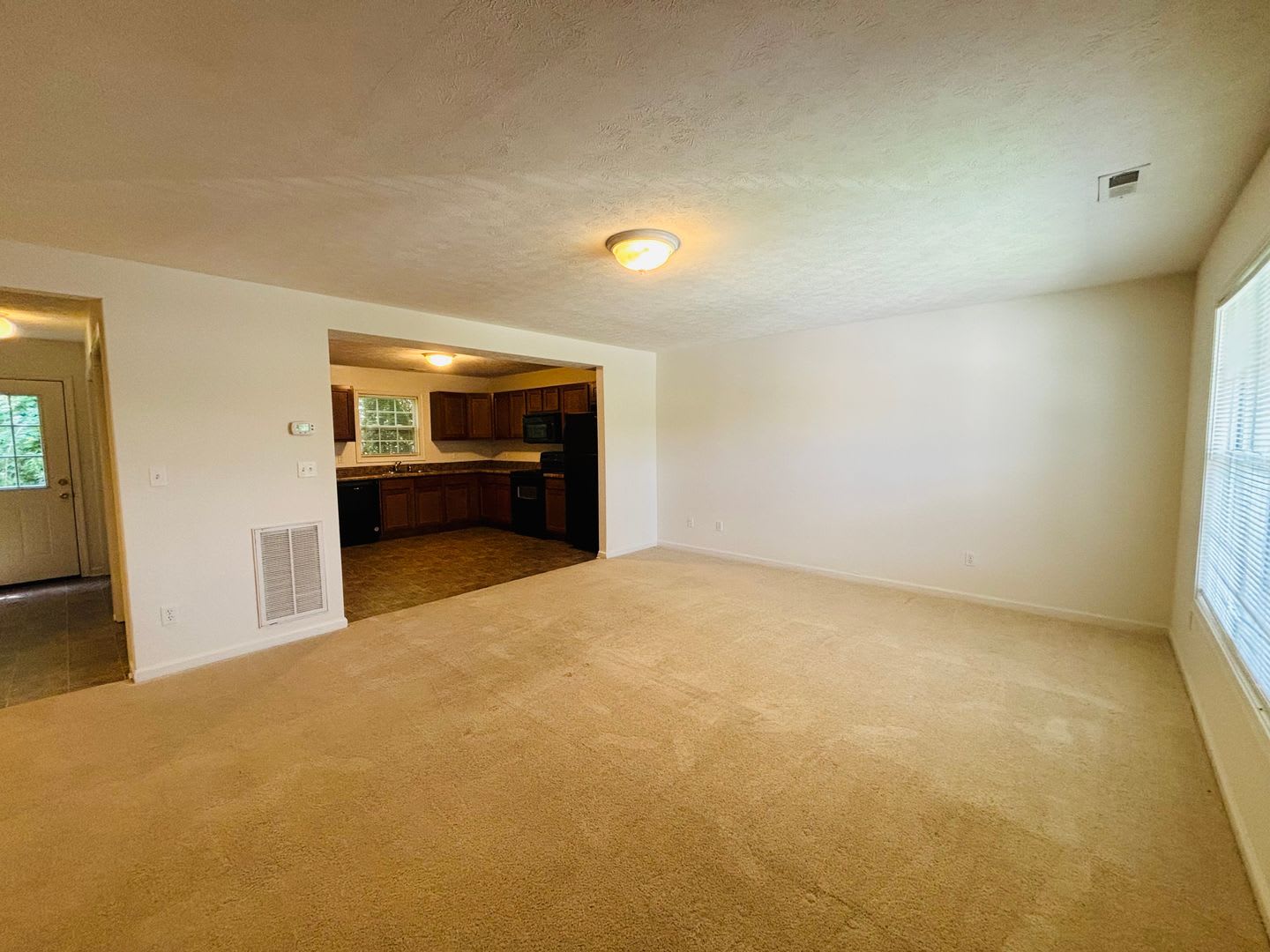 3 Bedroom 2.5 Half Bath Townhouse – photo 3