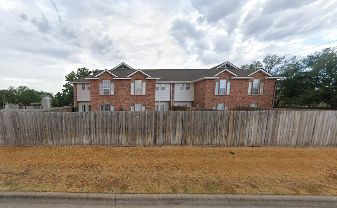1411 Summit St – photo 1