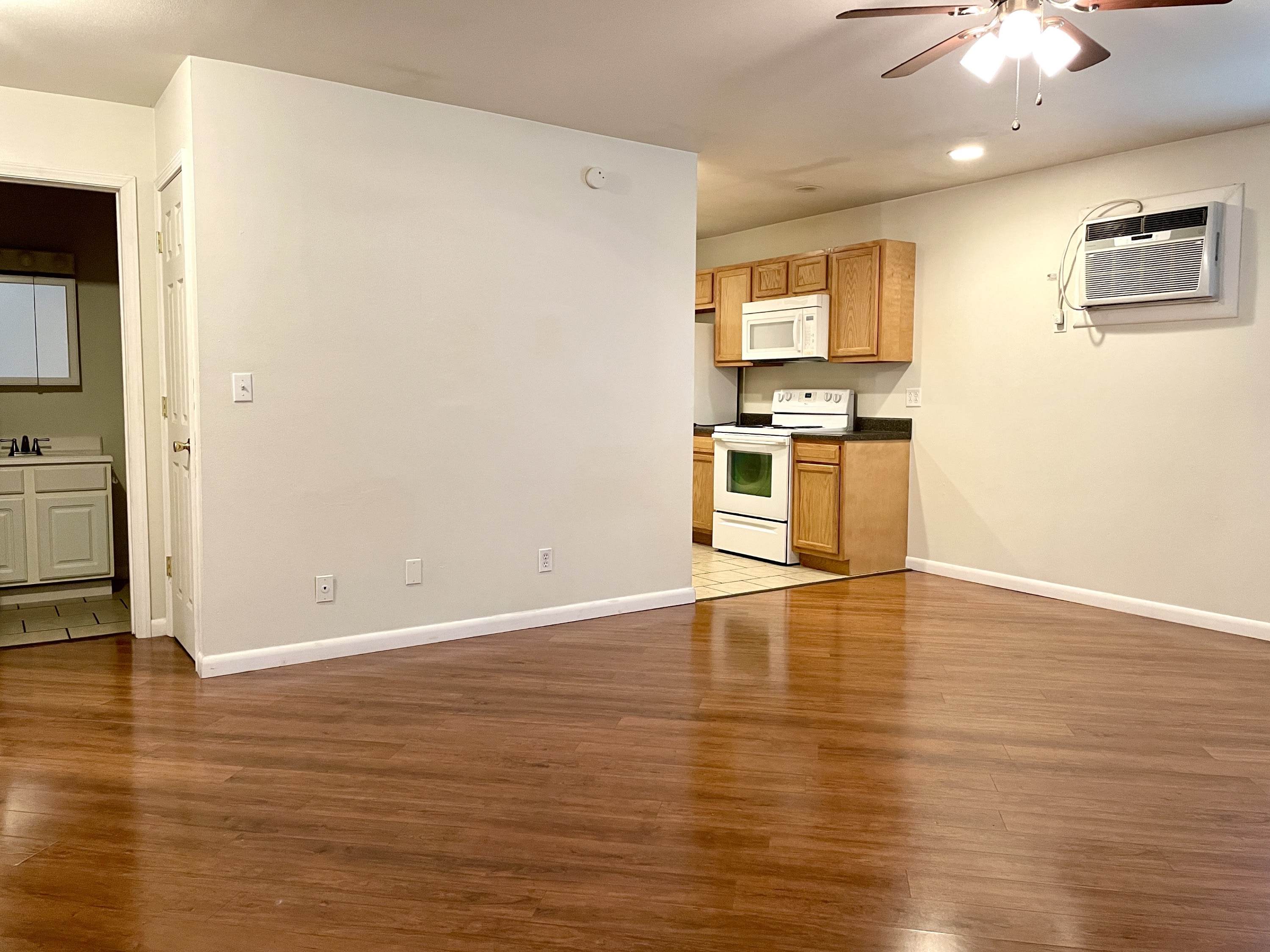404 E College St #4 – photo 3