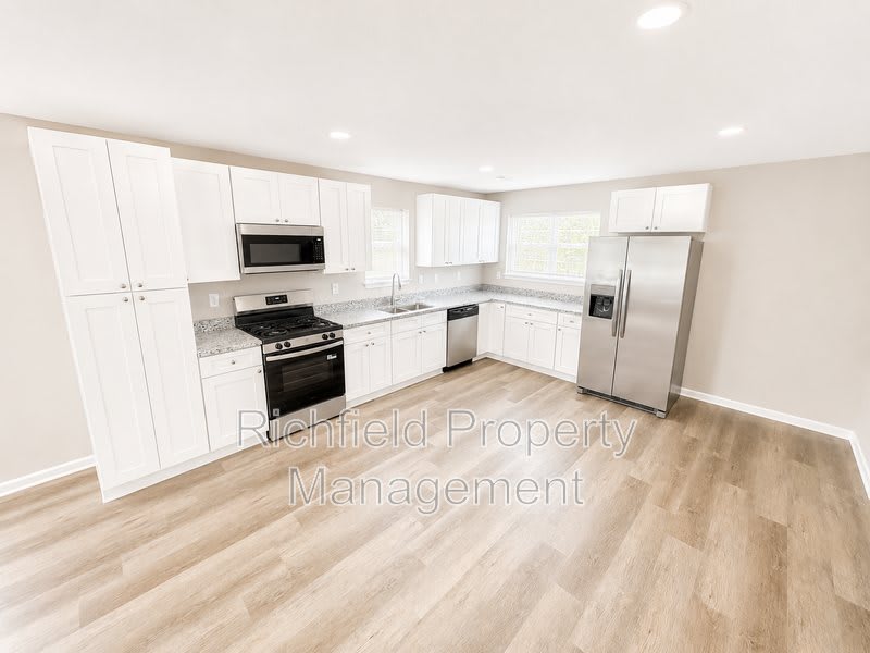 2511 Columbia Avenue – photo 4