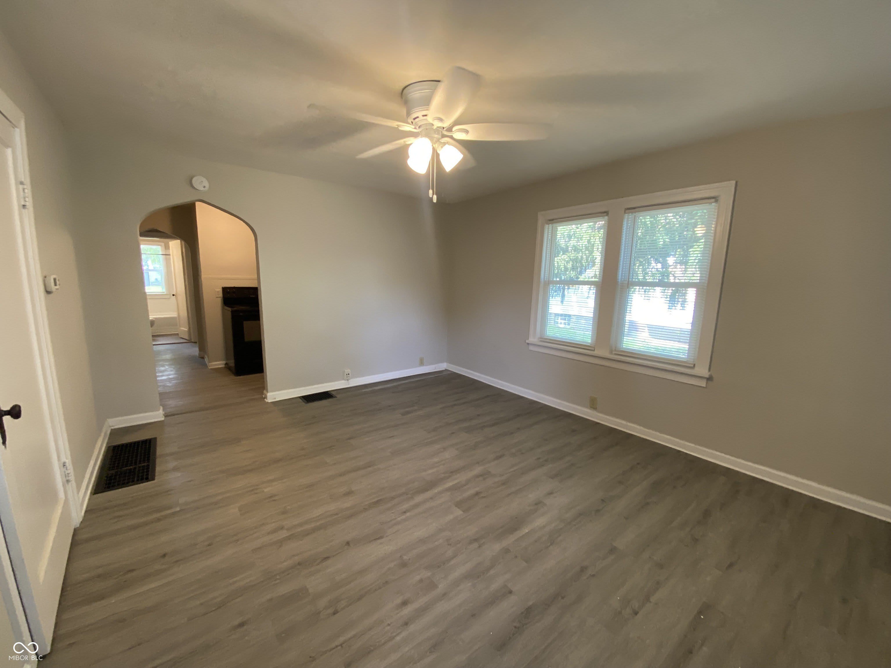 1464 N Gladstone Avenue – photo 4
